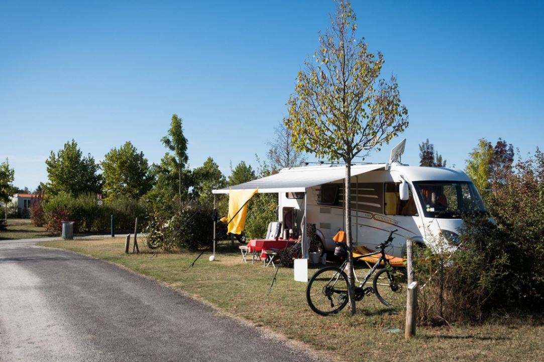 Emplacement nu avec electricité